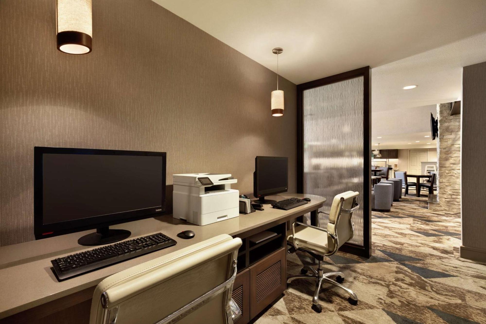 Hotel Homewood By Hilton Airport