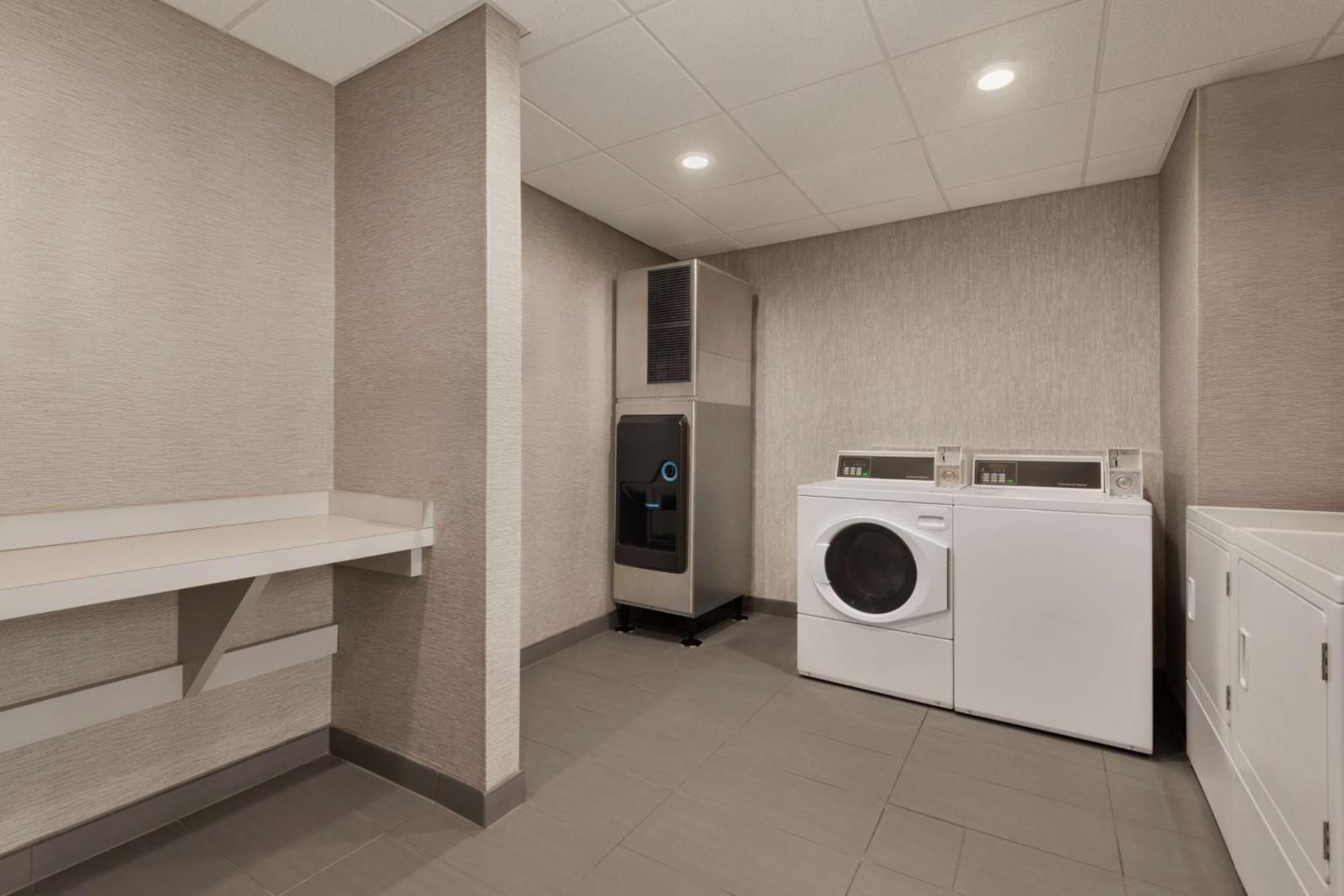 Hotel Homewood By Hilton Airport 3*