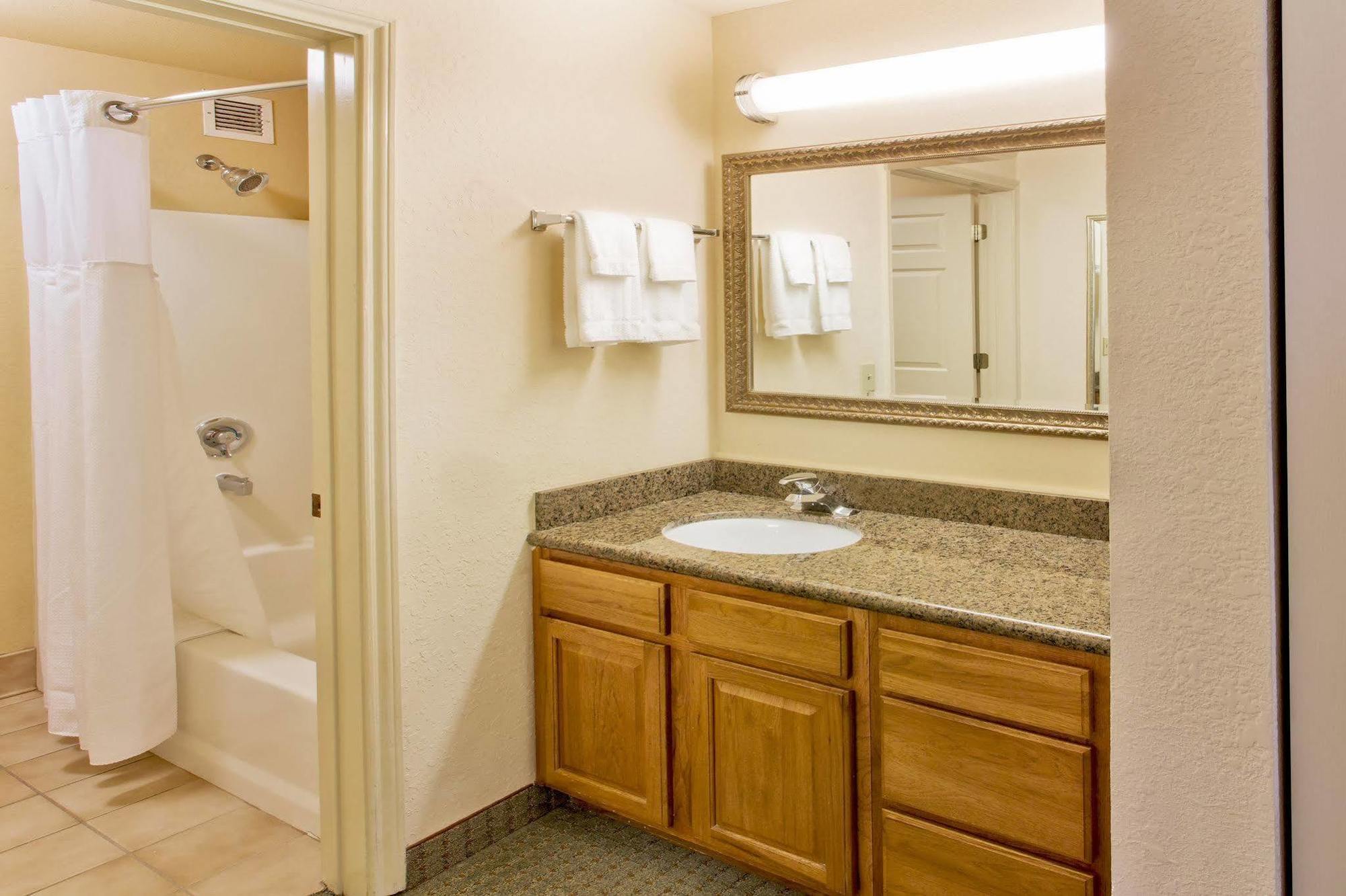 Homewood By Hilton Airport