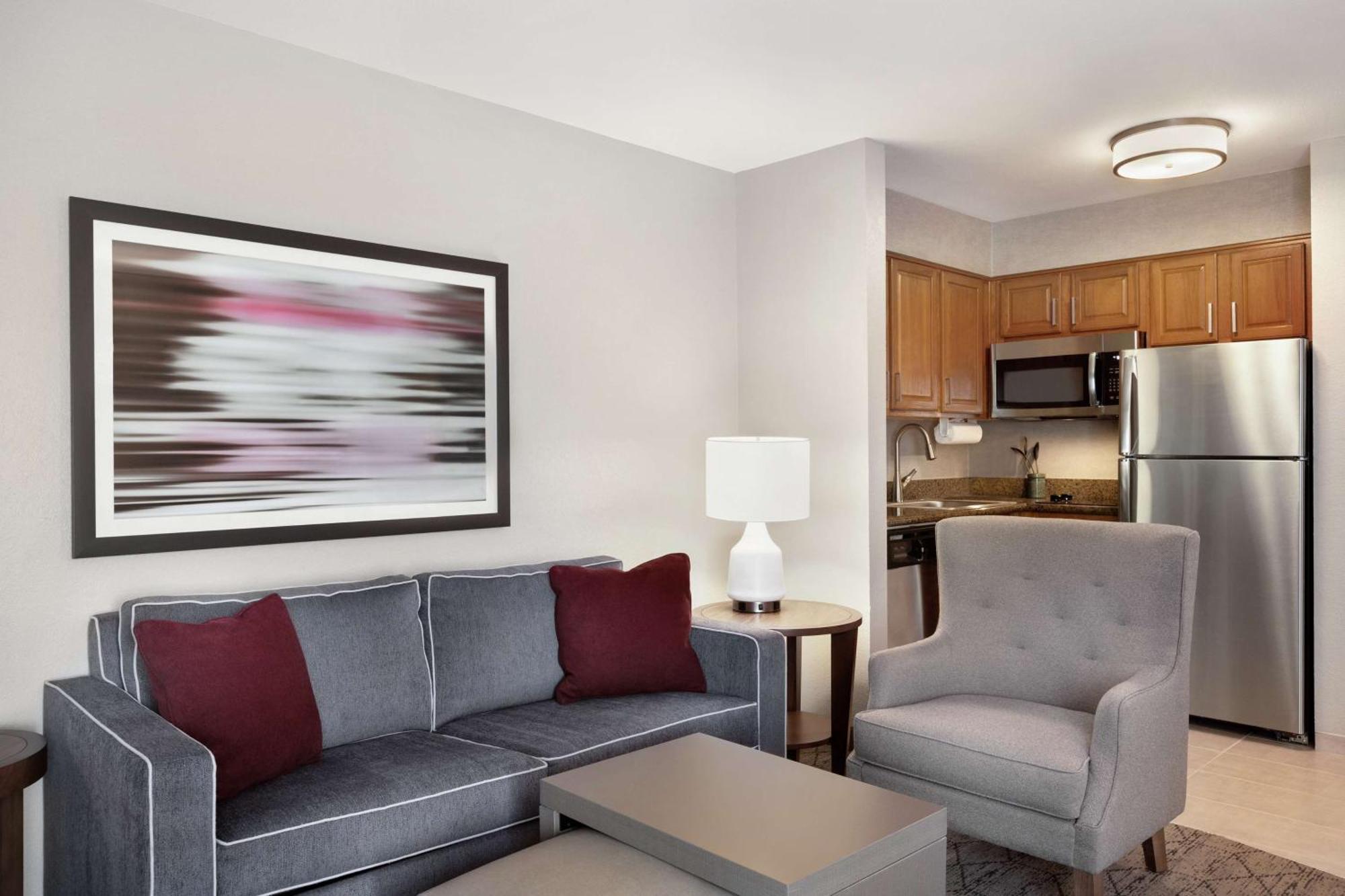 Hotel Homewood By Hilton Airport